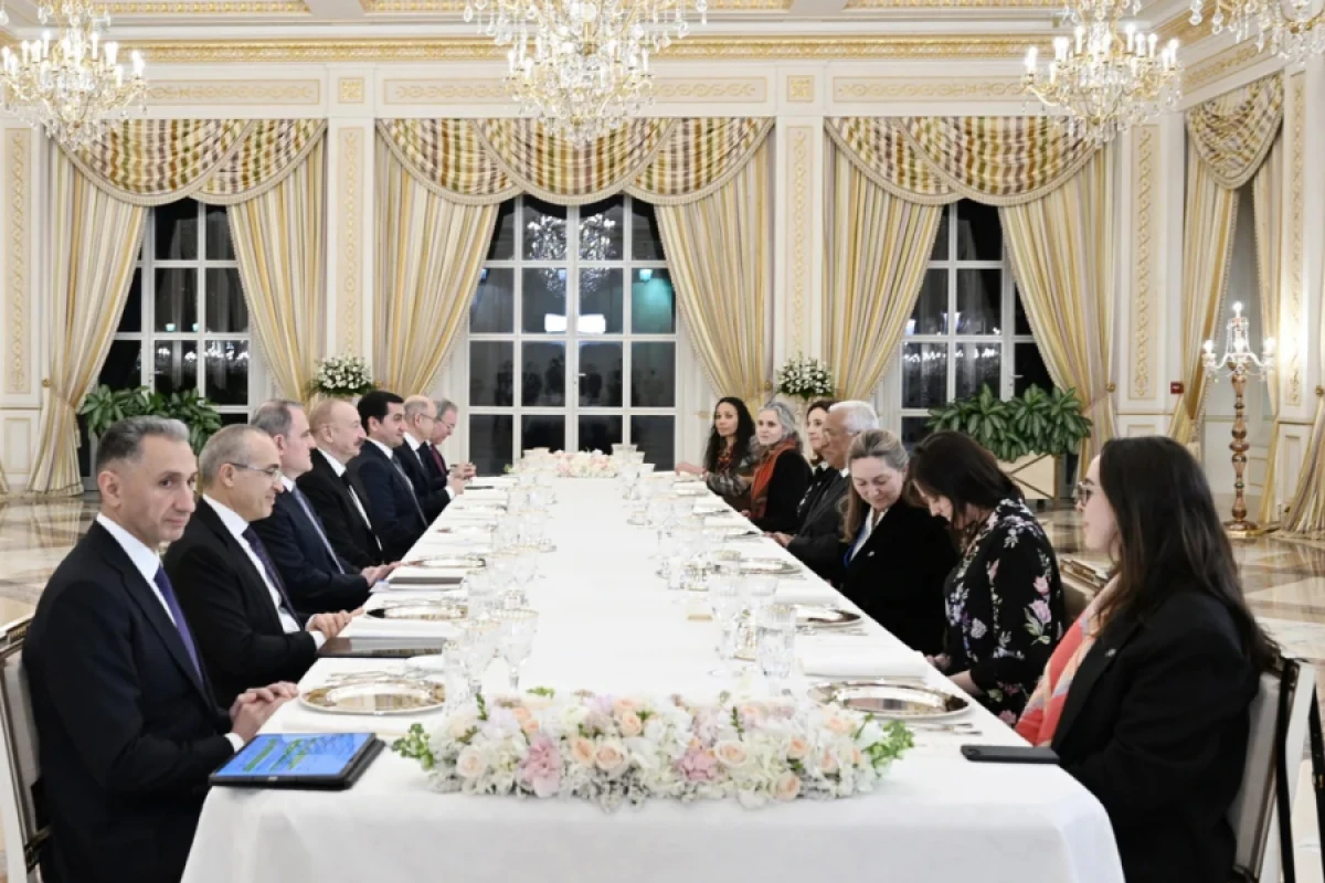 [[İlham Əliyevin Aİ Şurasının Prezidenti]] ilə rəsmi nahar əsnasında geniş tərkibdə görüşü oldu