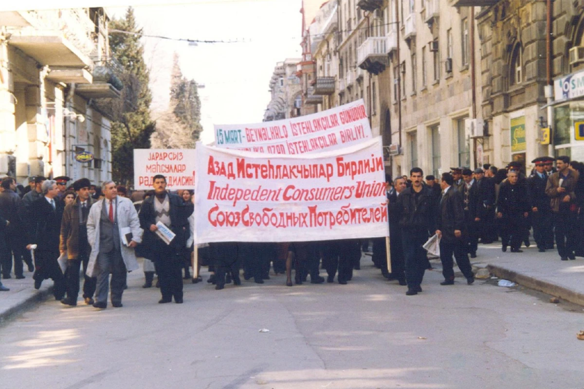 15 mart [[Ümumdünya İstehlakçı Hüquqlarının Müdafiəsi]] Günüdür