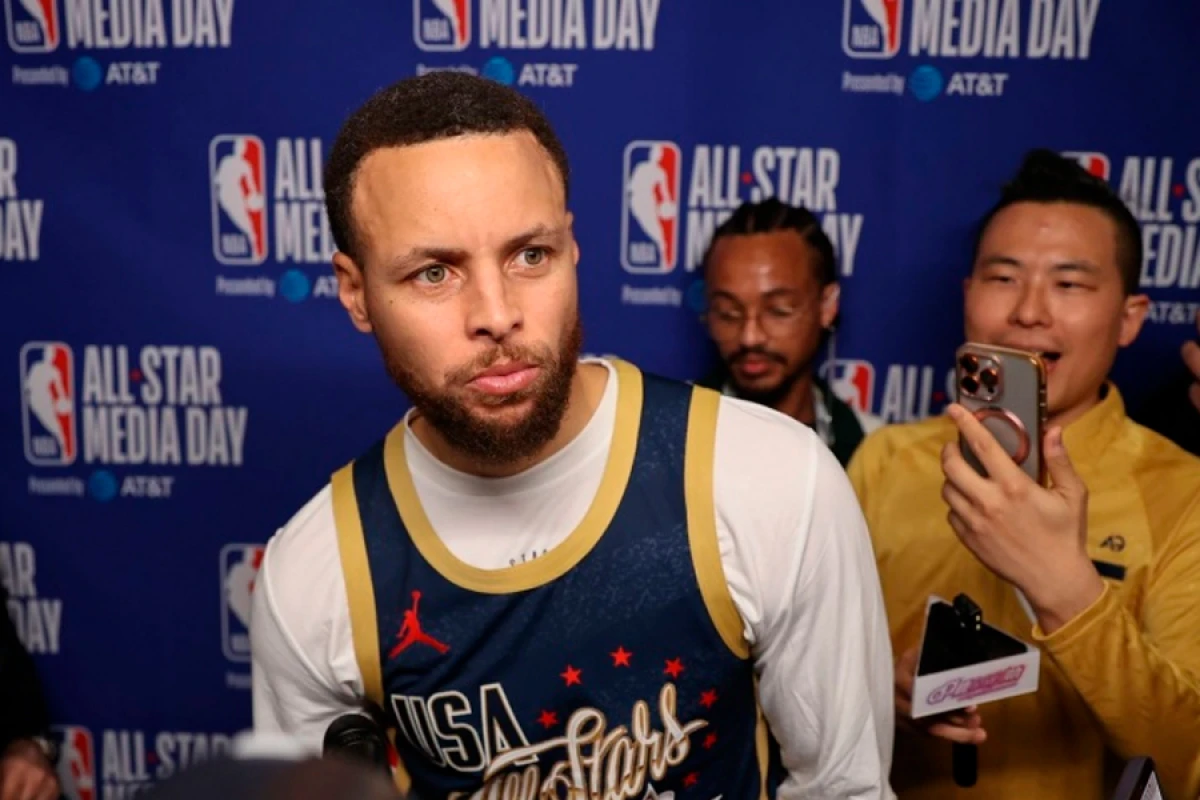 [[“Uorriorz” üçün zərbə:]] Karri daha beş oyunu qaçıracaq