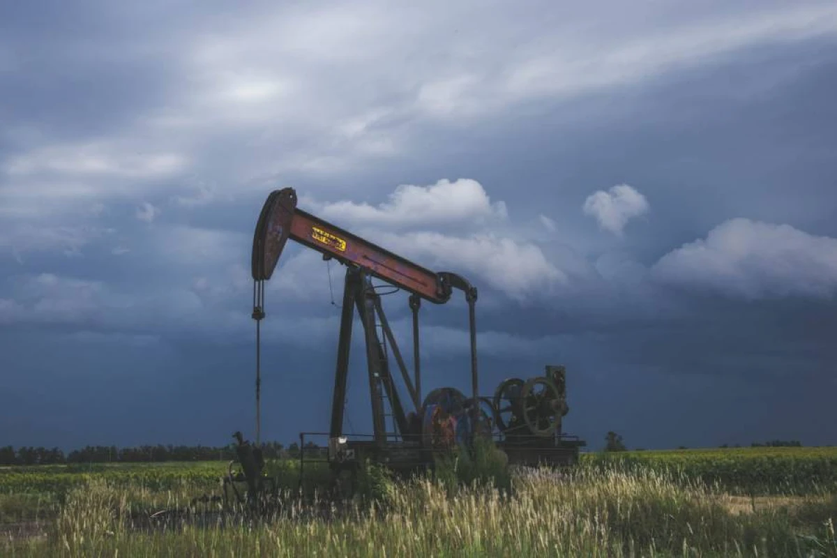 İtaliya strateji ehtiyatından [[10 milyon barel neft çıxarır]]