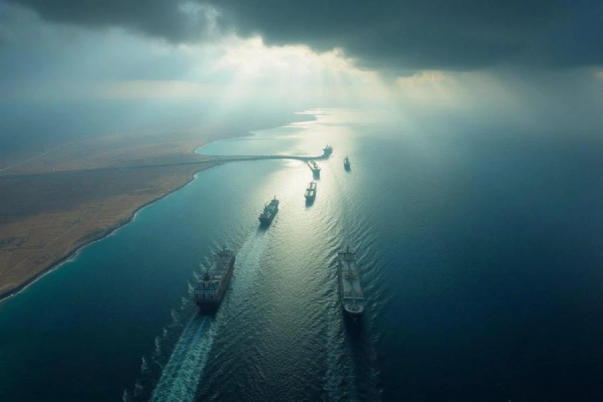 Hörmüz boğazından [[yad tanker]] keçdi