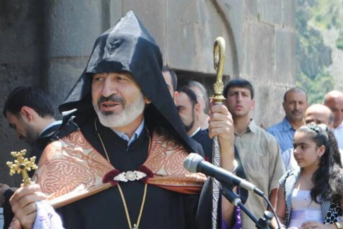 II Qaregin yepiskopu [[geri çağırdı]]