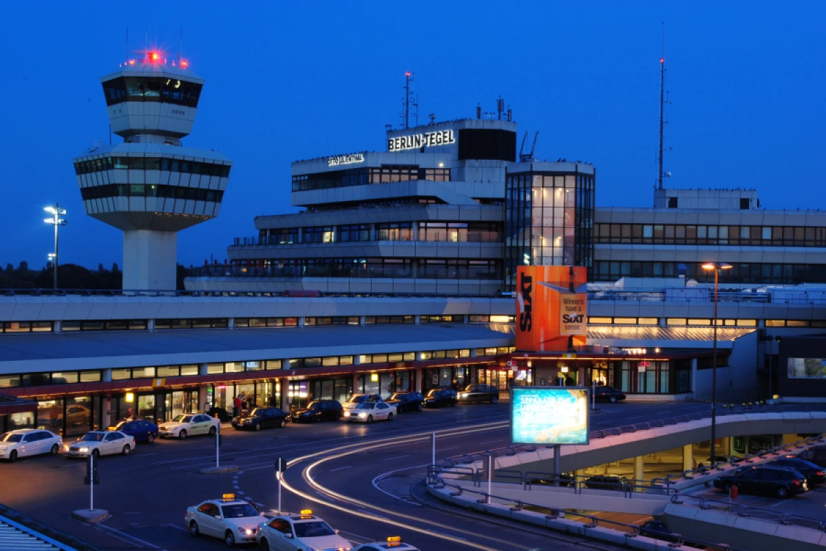 Berlin hava limanında [[bütün uçuşlar ləğv edilir]]