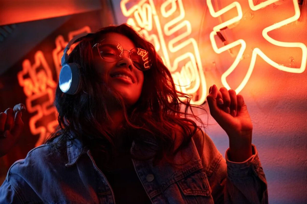 24 dəqiqə musiqi dinləmək [[narahatlığı azaldır]]