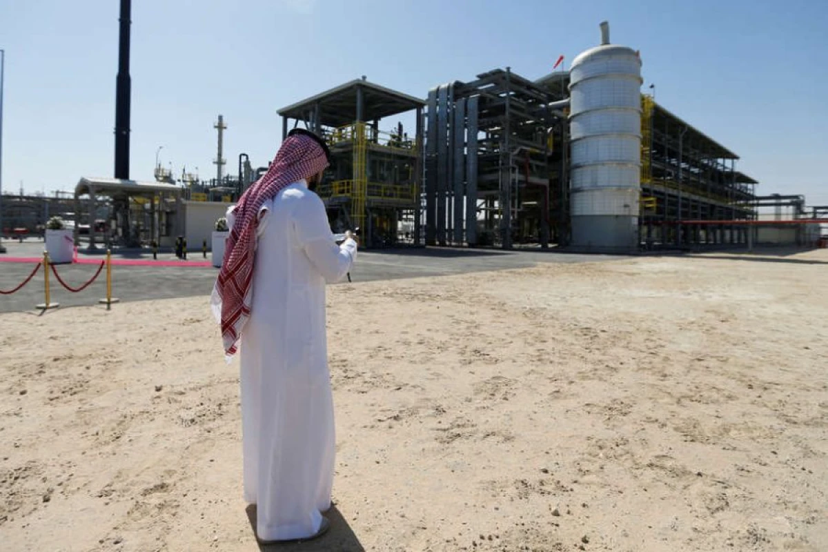 Səudiyyə Ərəbistanının böyük neft limanına [[hücum edildi]]