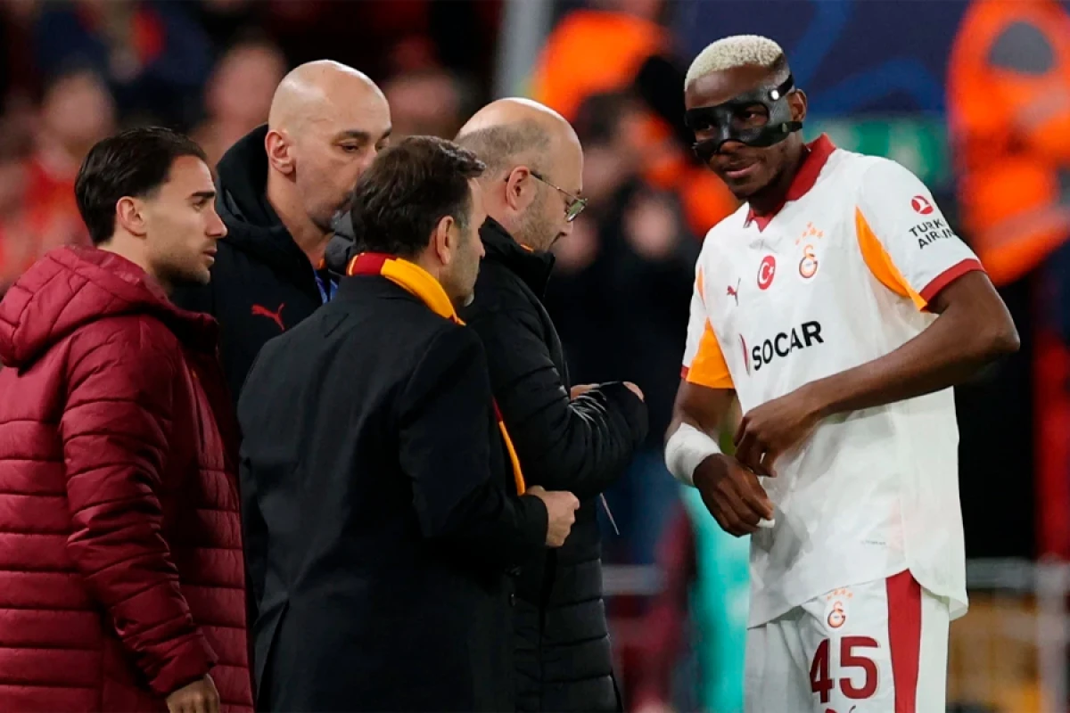 Osimhenin qolu sındı, [[“Qalatasaray” ÇL-dən kənar qaldı!]]