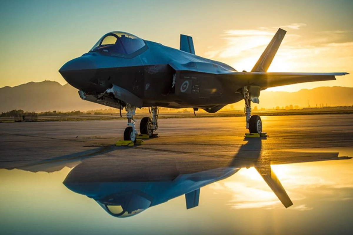 [[ABŞ qırıcı təyyarəsi]] İran üzərində missiya zamanı təcili eniş etdi