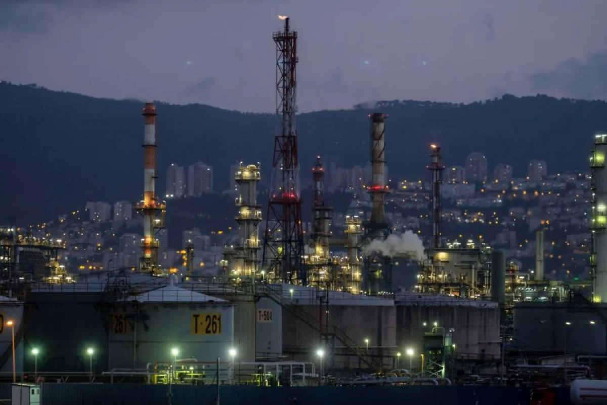 İsrailin neft emalı zavoduna [[hücum edildi]]