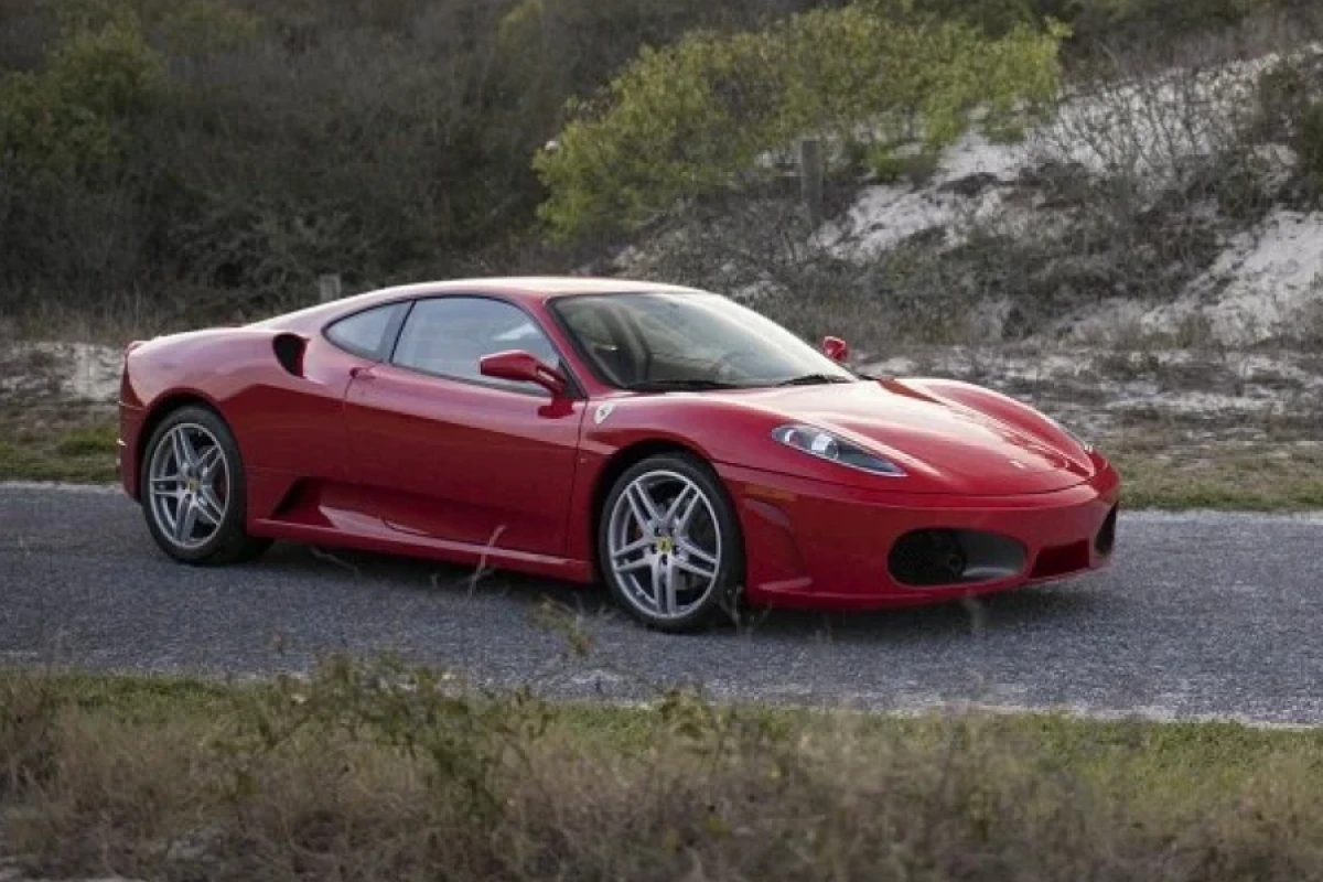 [["Ferrari"]] Yaxın Şərqə tədarükü dayandırdı