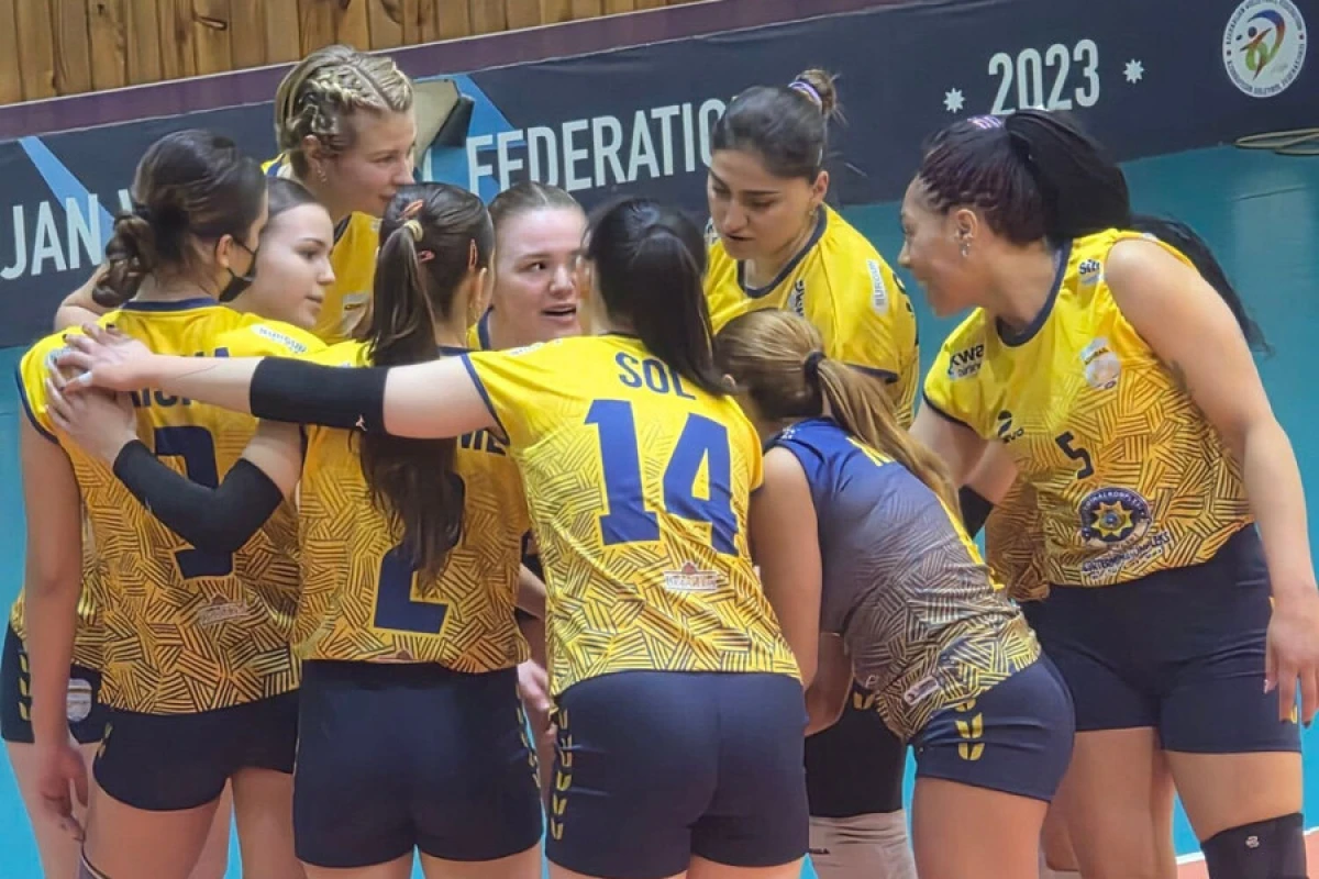 Qadın voleybolçular [[Yüksək Liqada]]