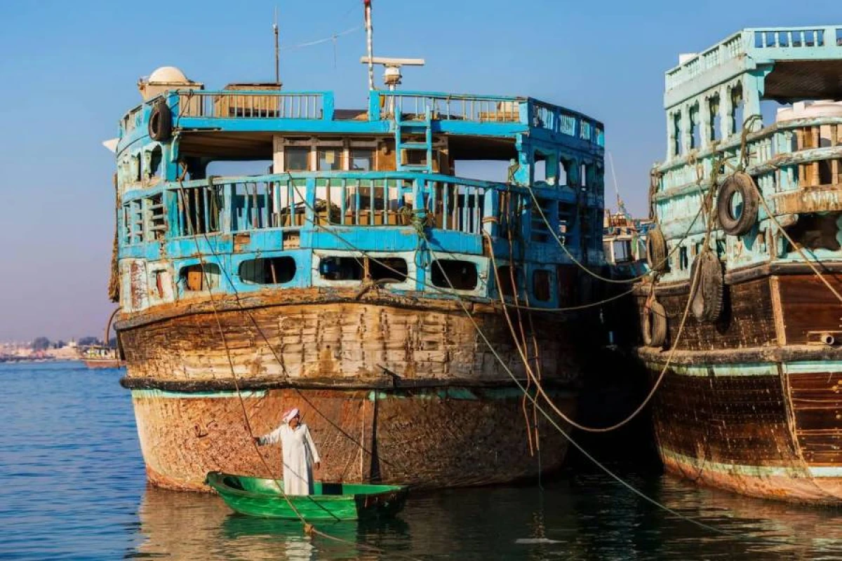 İranın cənubundakı [[Bəndər-Lənqeh limanına]] hücum edildi