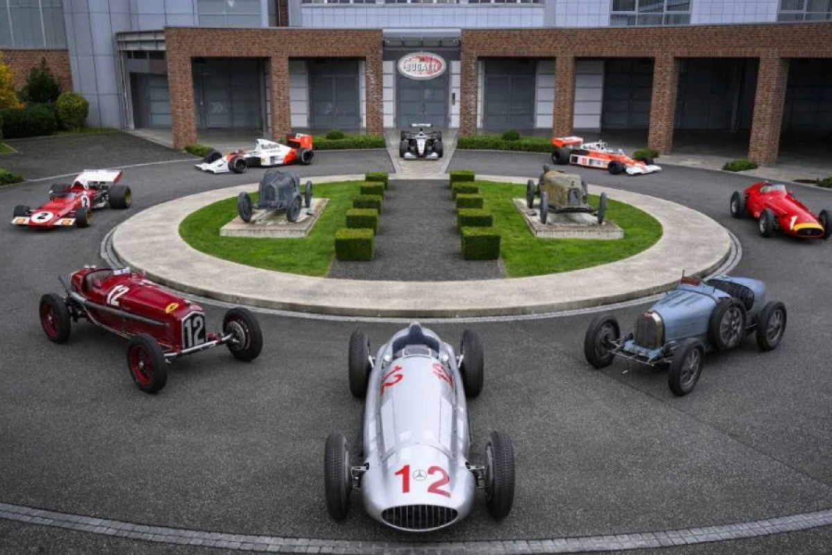 Alman iş adamı [[1,5 milyardlıq avtomobil kolleksiyasını]] nümayiş etdirdi