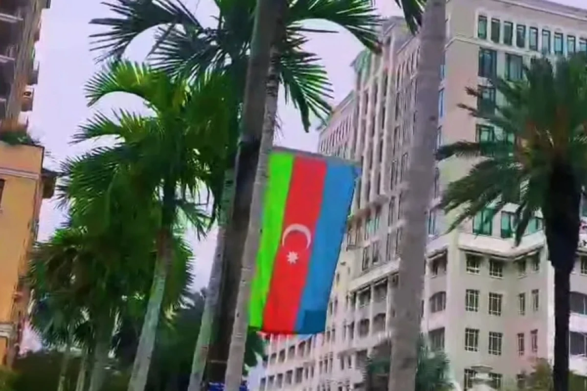 [[ABŞ-nin Florida ştatının]] məşhur küçəsində Azərbaycan bayrağı ucaldıldı