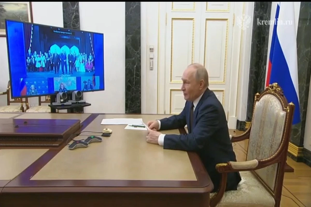 Putin Dərbənddə Azərbaycan Dövlət Musiqili Dram Teatrının açılışını etdi [[- YENİLƏNDİ]]