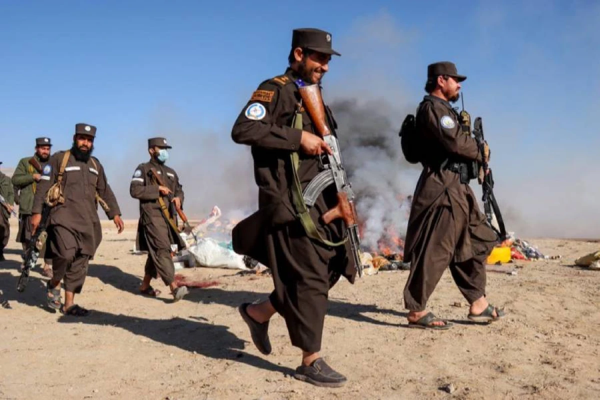 Pakistan Əfqanıstana qarşı [[hərbi əməliyyatları bərpa edir]]