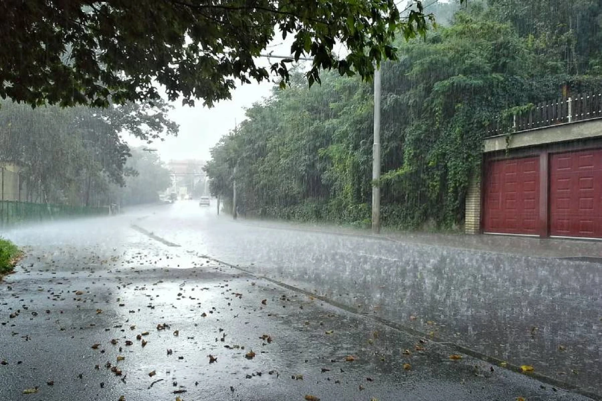[[FHN:]] Bakı, Sumqayıt və Abşeronda su basmış ərazilərdən 18 nəfər təxliyə edildi