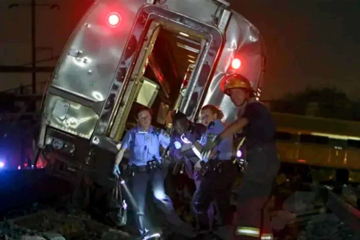 ABŞ-də qatar yük maşını ilə toqquşdu: [[Ölənlər var]]