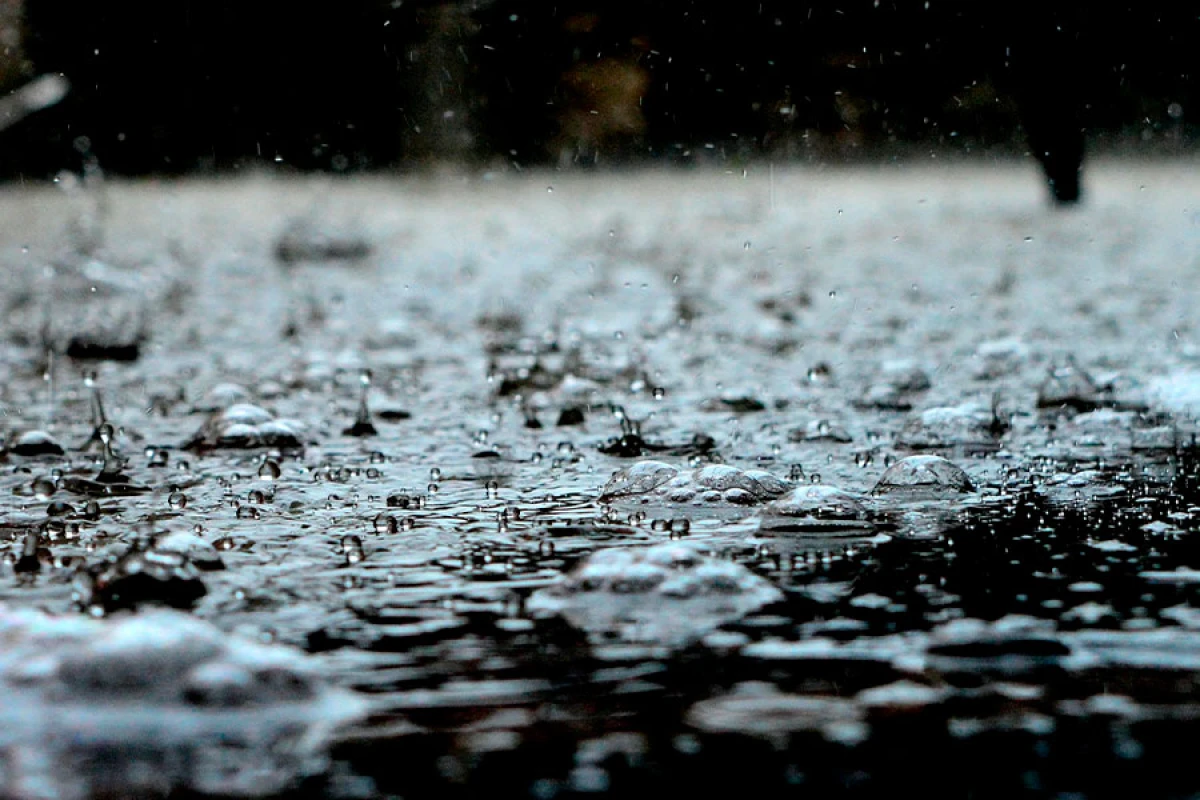 Bakıya aylıq normadan 4 dəfədən çox yağıntı düşüb [[- FAKTİKİ HAVA]]