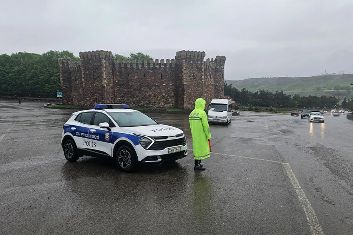[[Yol polisi:]] Yağışlı hava yollarda qəza riskini artırır