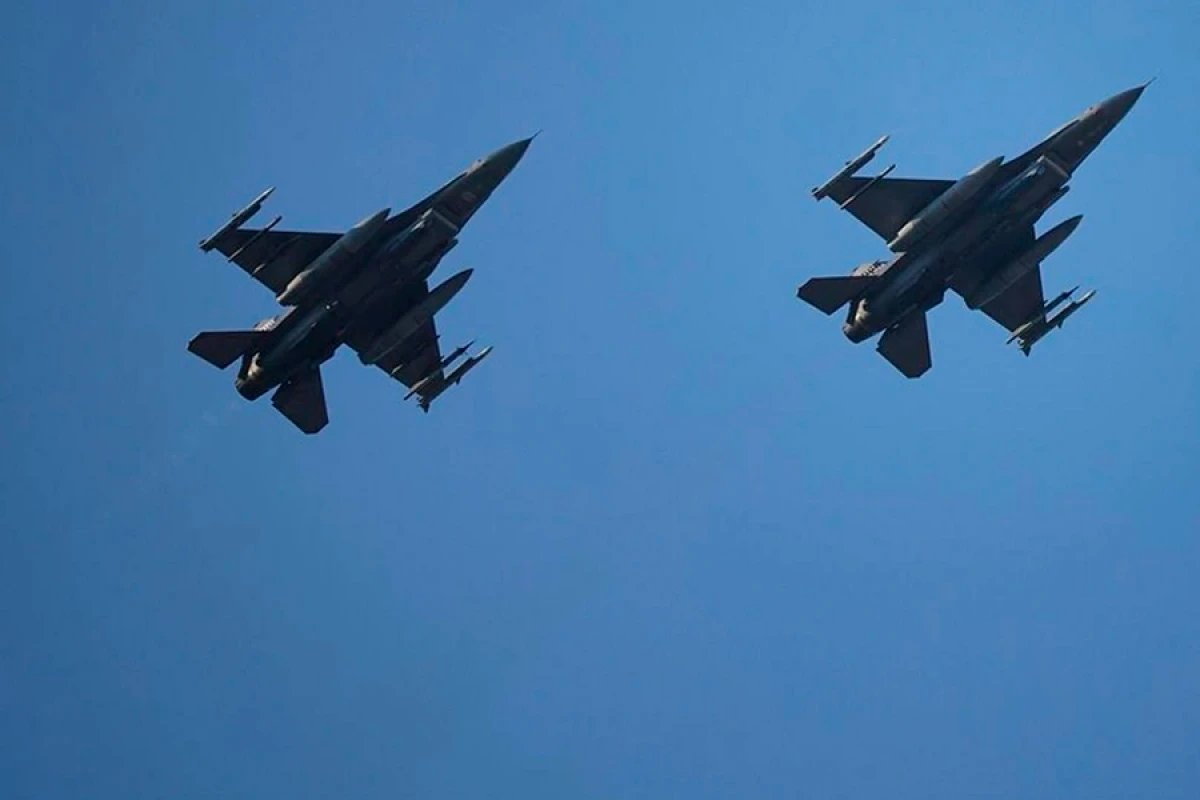 İsrail İranda [[silah zavodlarını]] vurdu