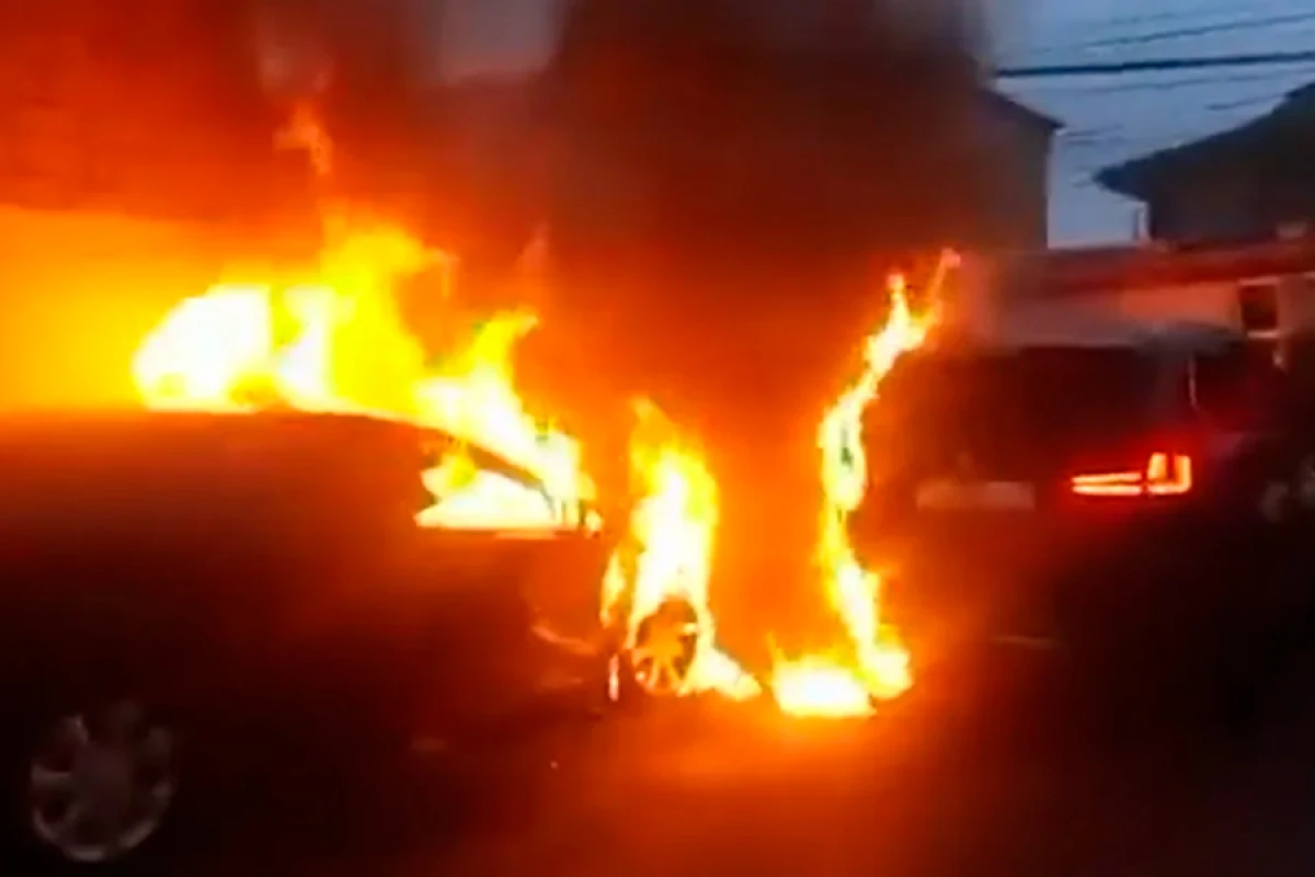 Masazırda avtomobildə [[başlayan yanğın]] digər maşına keçdi