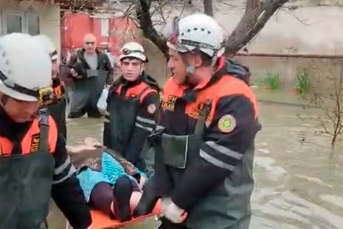 FHN su basmış ərazilərdən 216 nəfəri təxliyə etdi [[- VİDEO]]