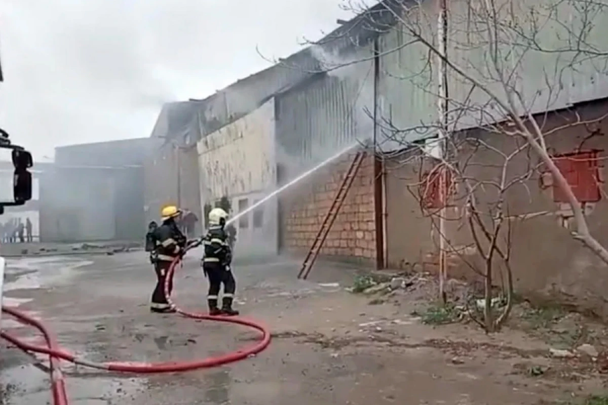 Binəqədidə anbarda baş verən yanğın tam söndürüldü [[- YENİLƏNDİ 4]]