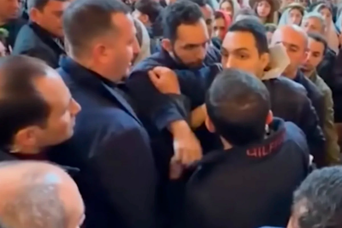 Paşinyanı [[vurmağa cəhdlə bağlı]] iki nəfər saxlanıldı