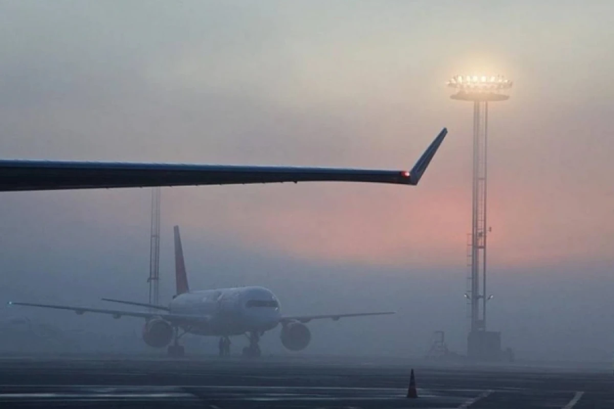 İstanbulda yağış təyyəralərin hava [[limanına enməsinə çətinlik yaratdı]]