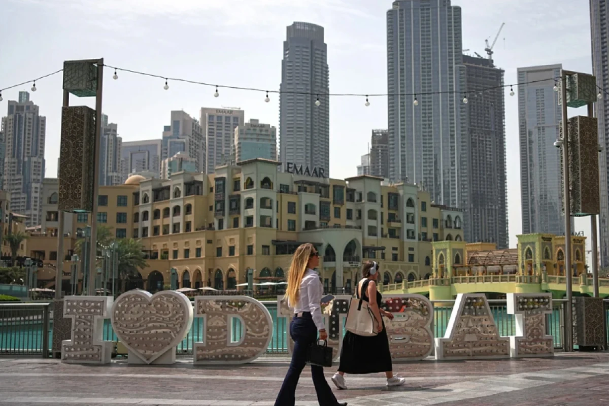 [[BƏƏ iranlıların yaşayış]] icazələrini ləğv etdi