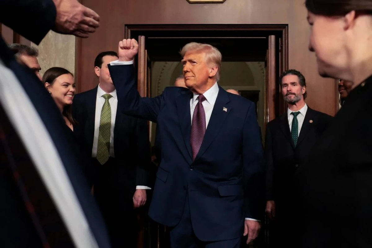 Tramp Hörmüz boğazındakı rüsumları [[ləğv edəcək]]