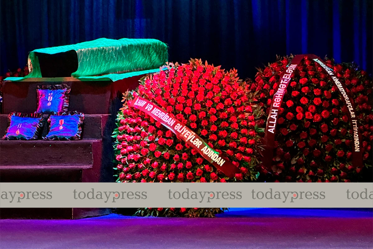 [[İlham Əliyev və Mehriban Əliyeva]] Xalq artisti Rasim Balayevlə vida mərasiminə əklil göndərdilər