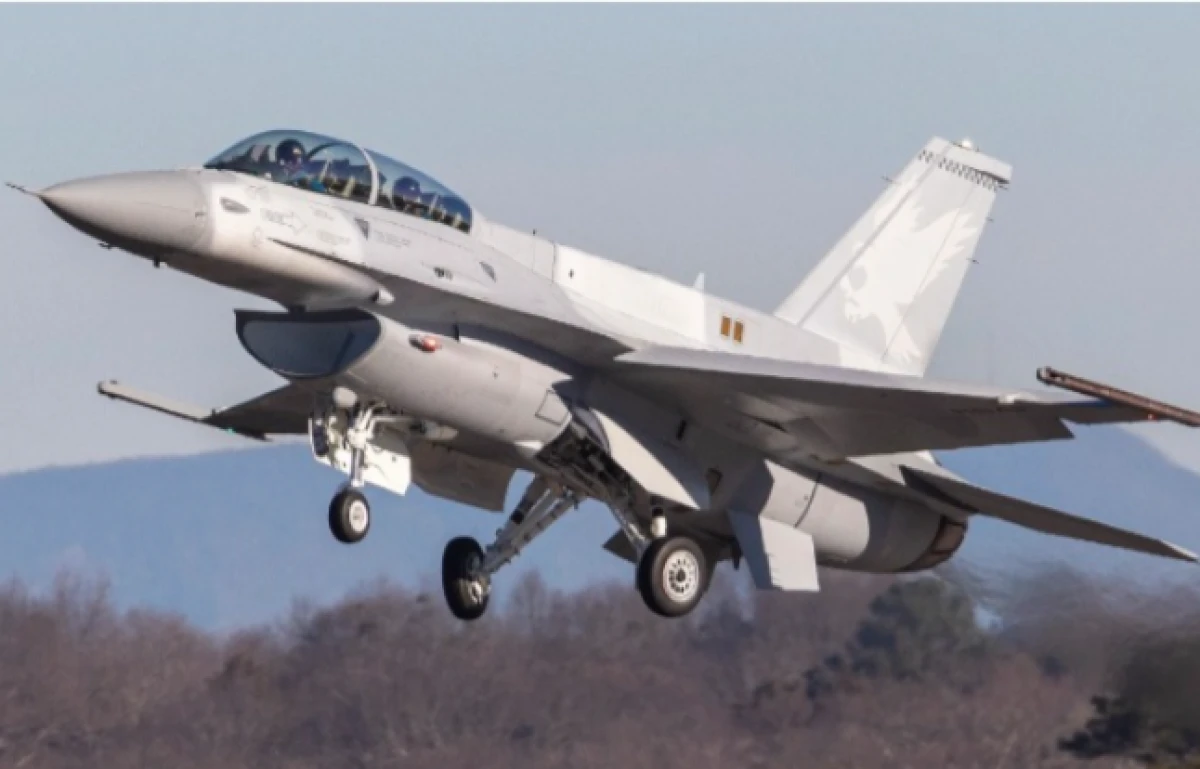 Trampın iqamətgahı üzərində [[təyyarə ələ keçirildi]]