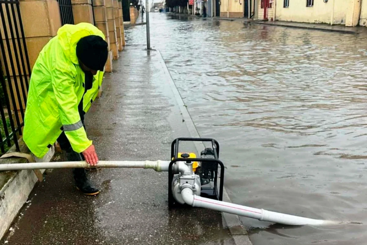 Bakıda [[yağışla bağlı bəzi yaşayış məkanlarının sakinləri]] hotellərə yerləşdirildi