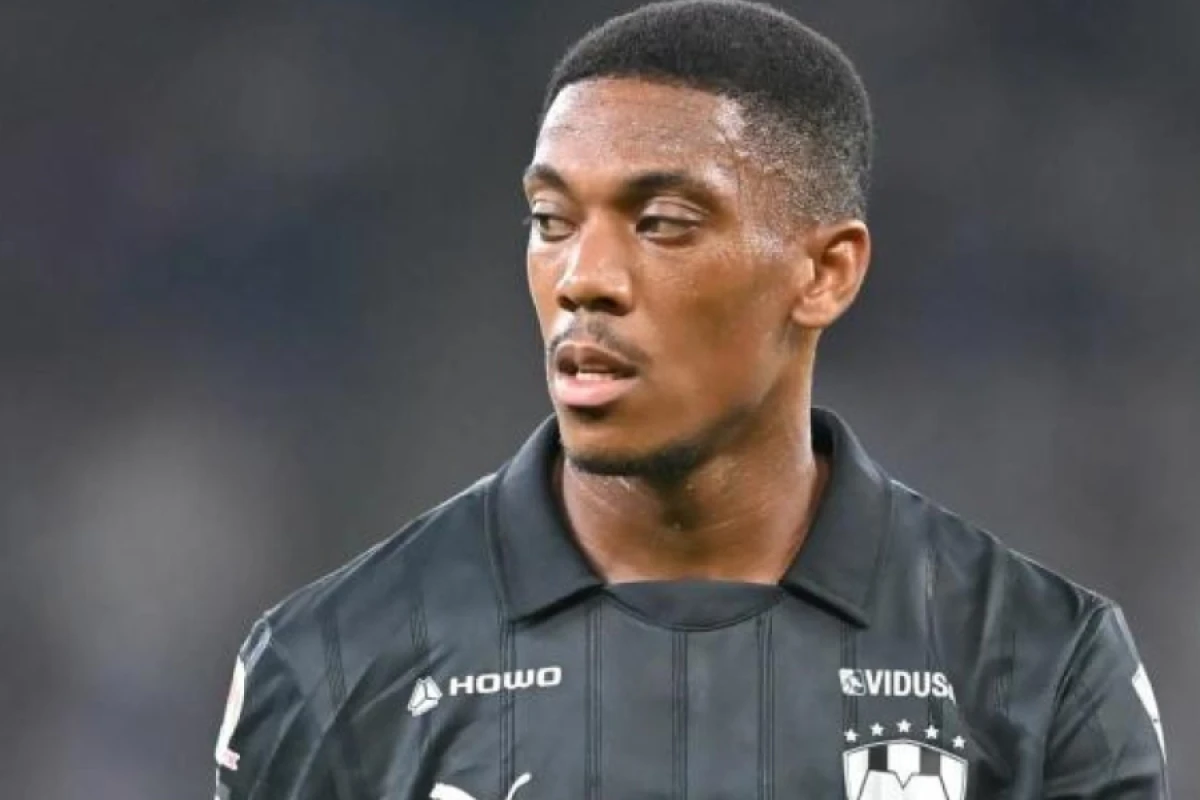 [[Davranışına görə]] komandadan uzaqlaşdırıldı