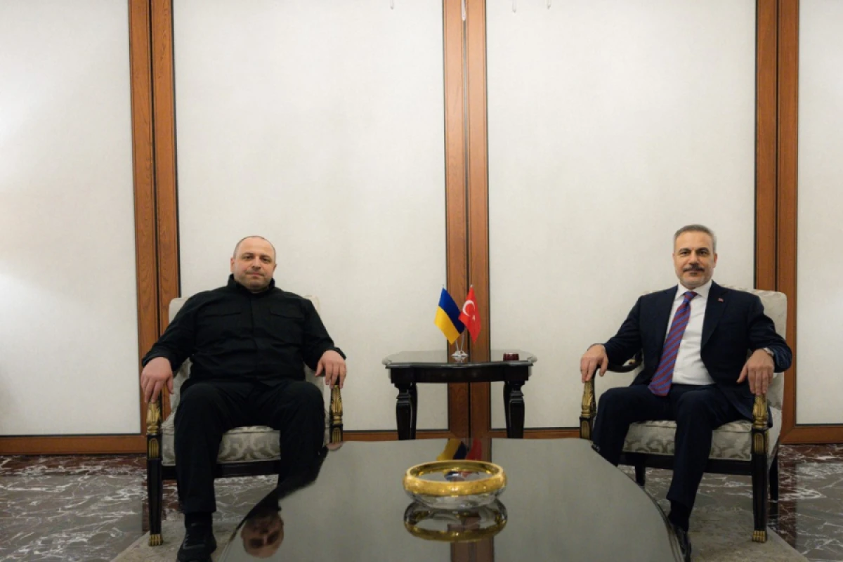 [[Hakan Fidan]] Rustem Umerov ilə görüşdü