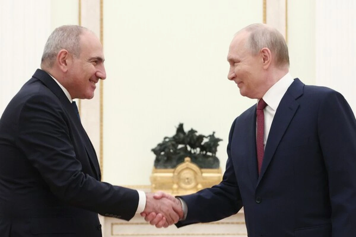 Paşinyan Moskvadan [[razı qayıtdı]]: "Bu səfər çox uğurlu oldu!"