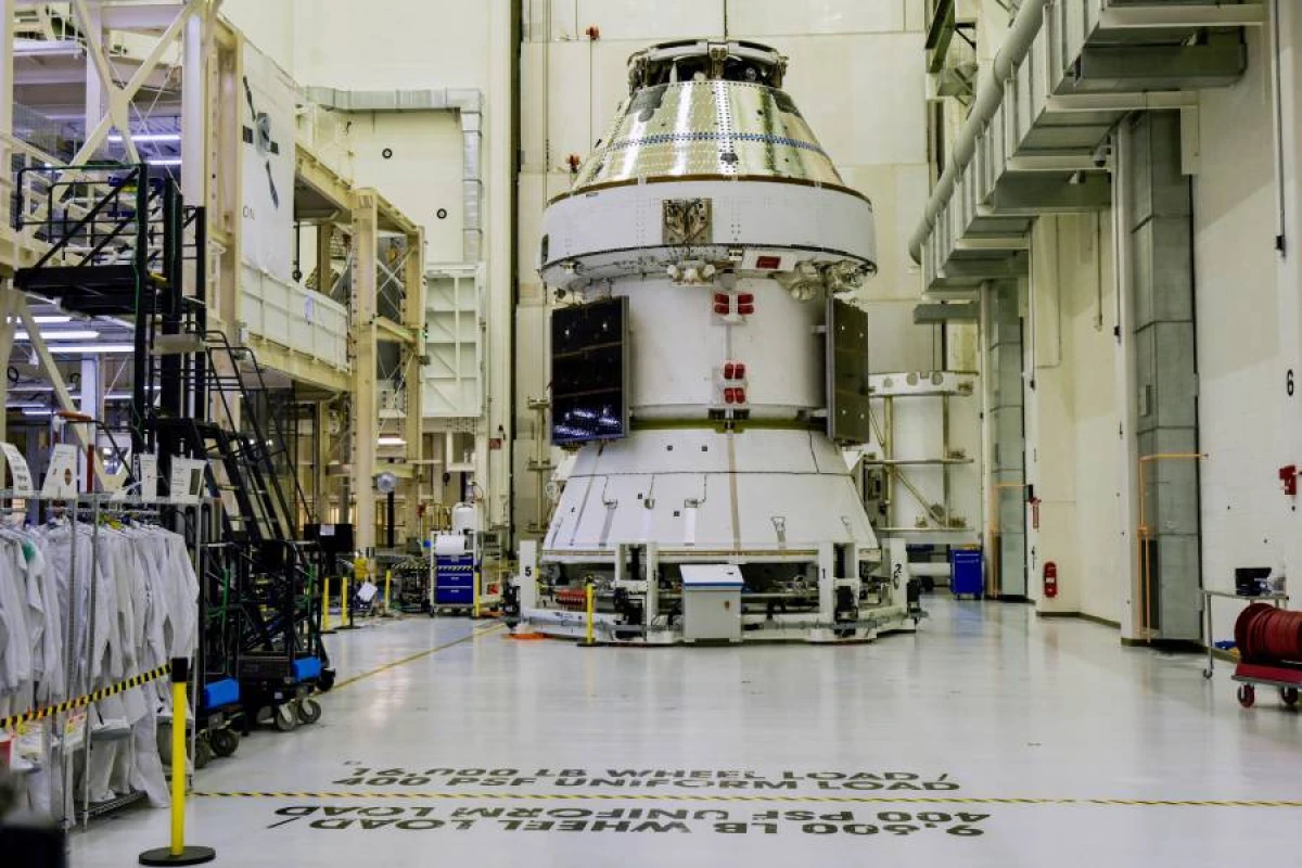 [[ABŞ-nin kosmik gəmisi]] Aya uçuş trayektoriyasına çıxmağa hazırlaşır