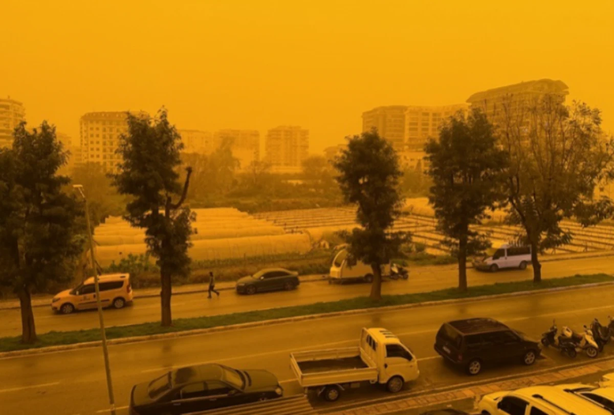 [[Antalya]] narıncı rəngə büründü