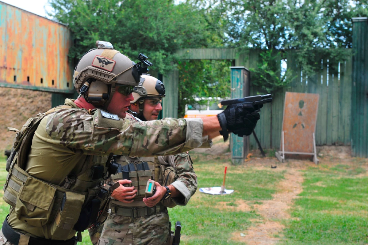 [[Glock 17:]] Polimer çərçivəli əfsanə