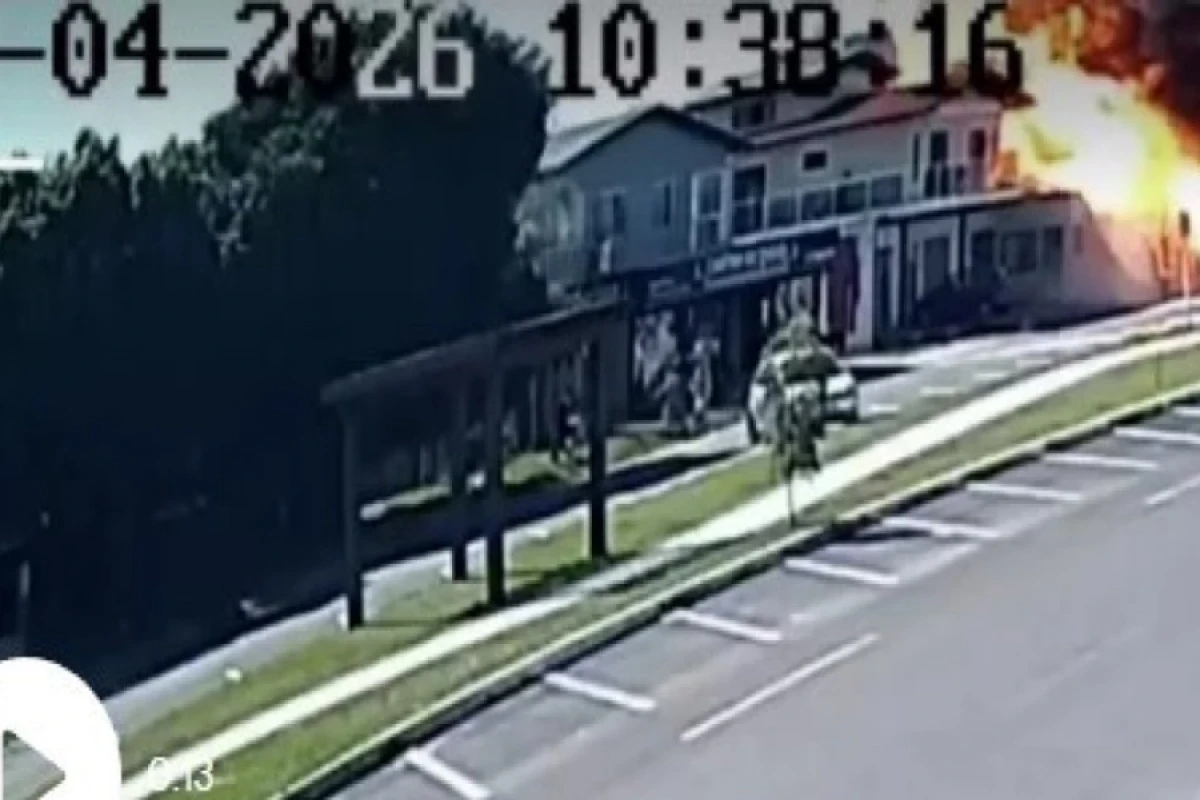 [[Braziliyada]] təyyarə yaşayış binasına çırpıldı