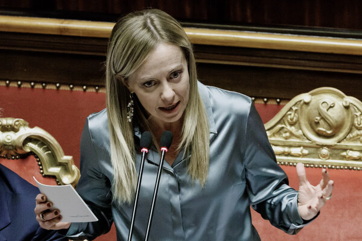 Meloni Trampa qarşı çıxdı: [["Razı deyilik"]]