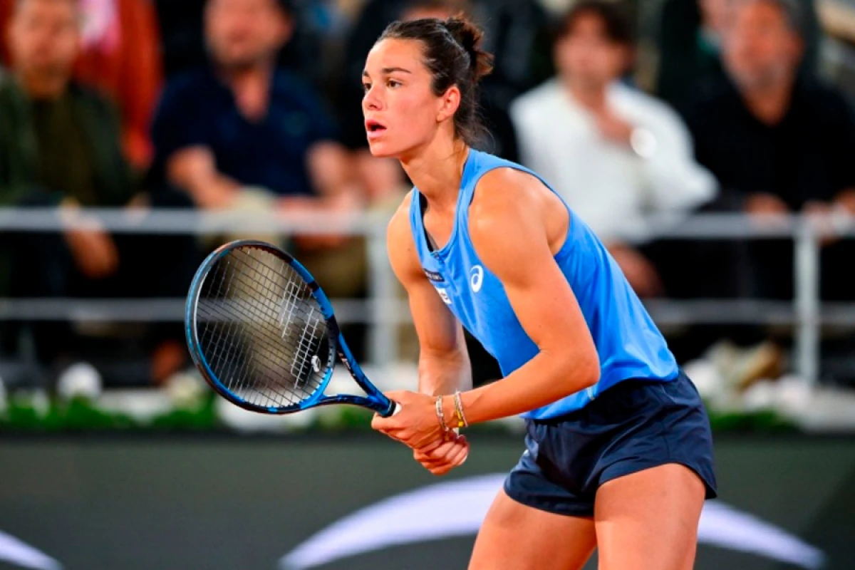 Apreldə görüşərik [[– Buasson yarışlara qayıdır]]