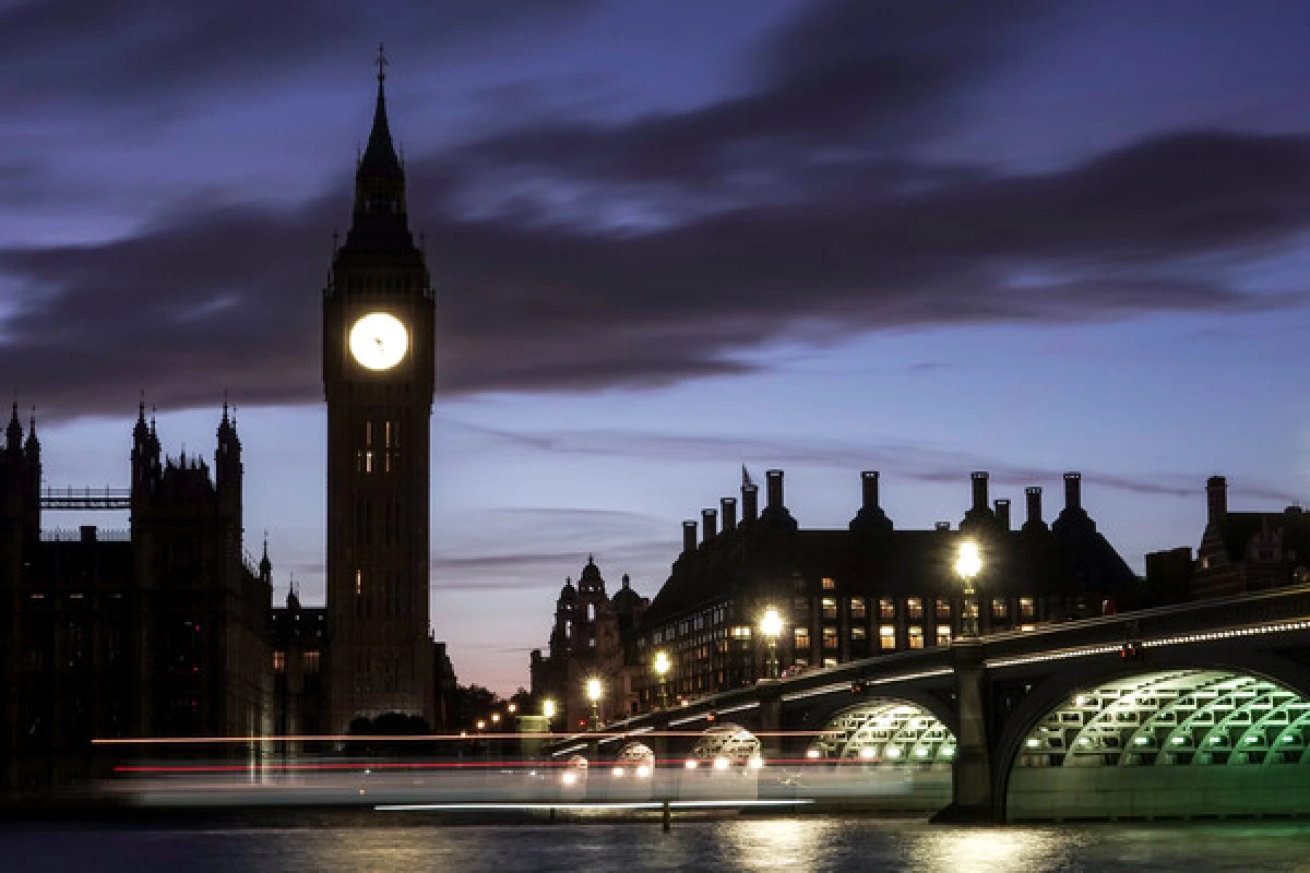 Londonda merin mühafizəçisi silah dolu çantanı [[küçədə unutdu]]