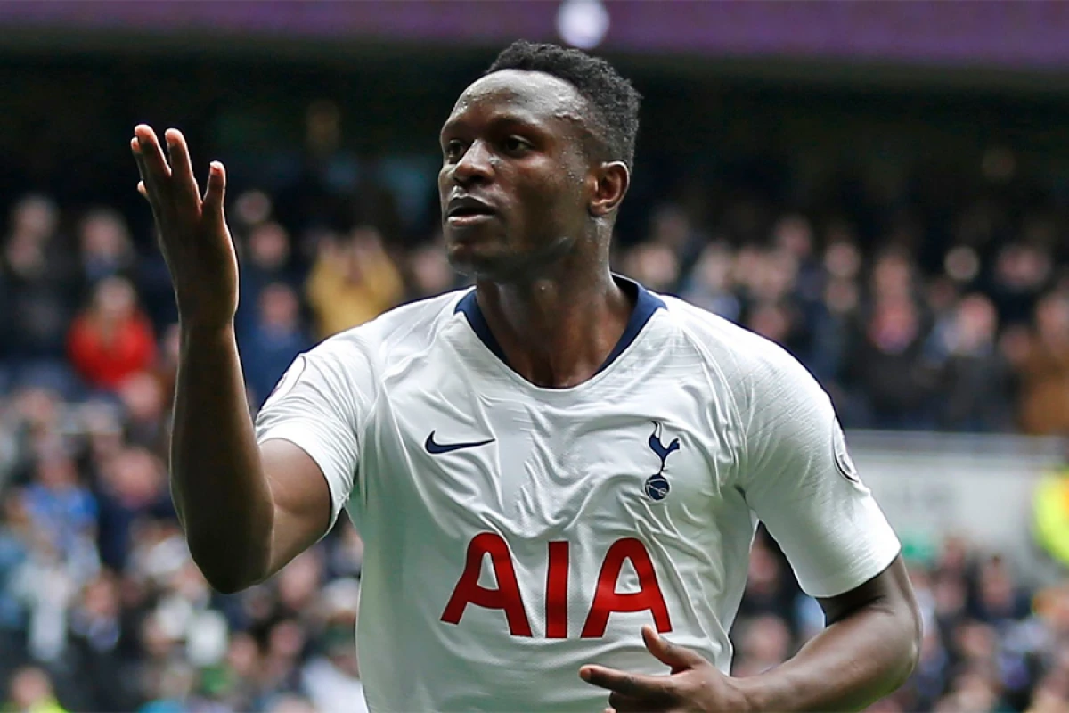 “Tottenhem”in [[sabiq ulduzu]] futbolu tərk etdi