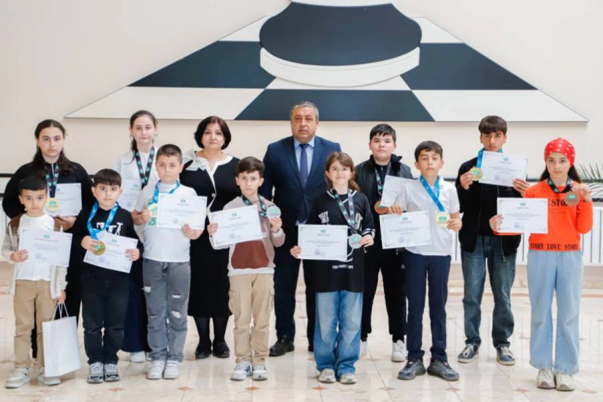 [[Şəhidlərin xatirəsinə həsr olunmuş]] şahmat turnirinin qalibləri mükafatlandırıdı