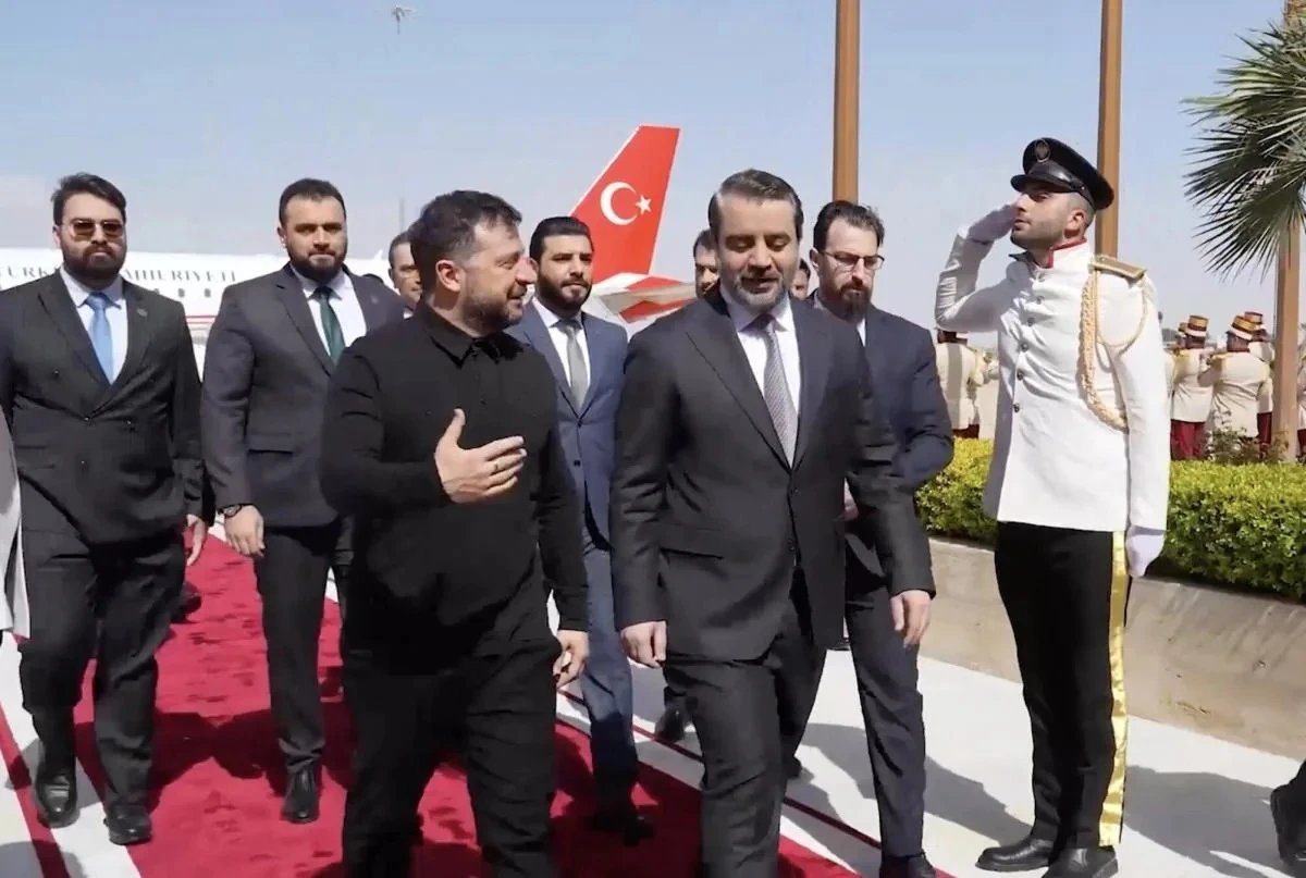 [[Volodimir Zelenski]] Suriyada səfərdədir