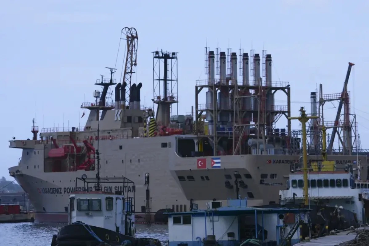 Türkiyə Kubaya  [[üzən elektrik stansiya]] göndərdi