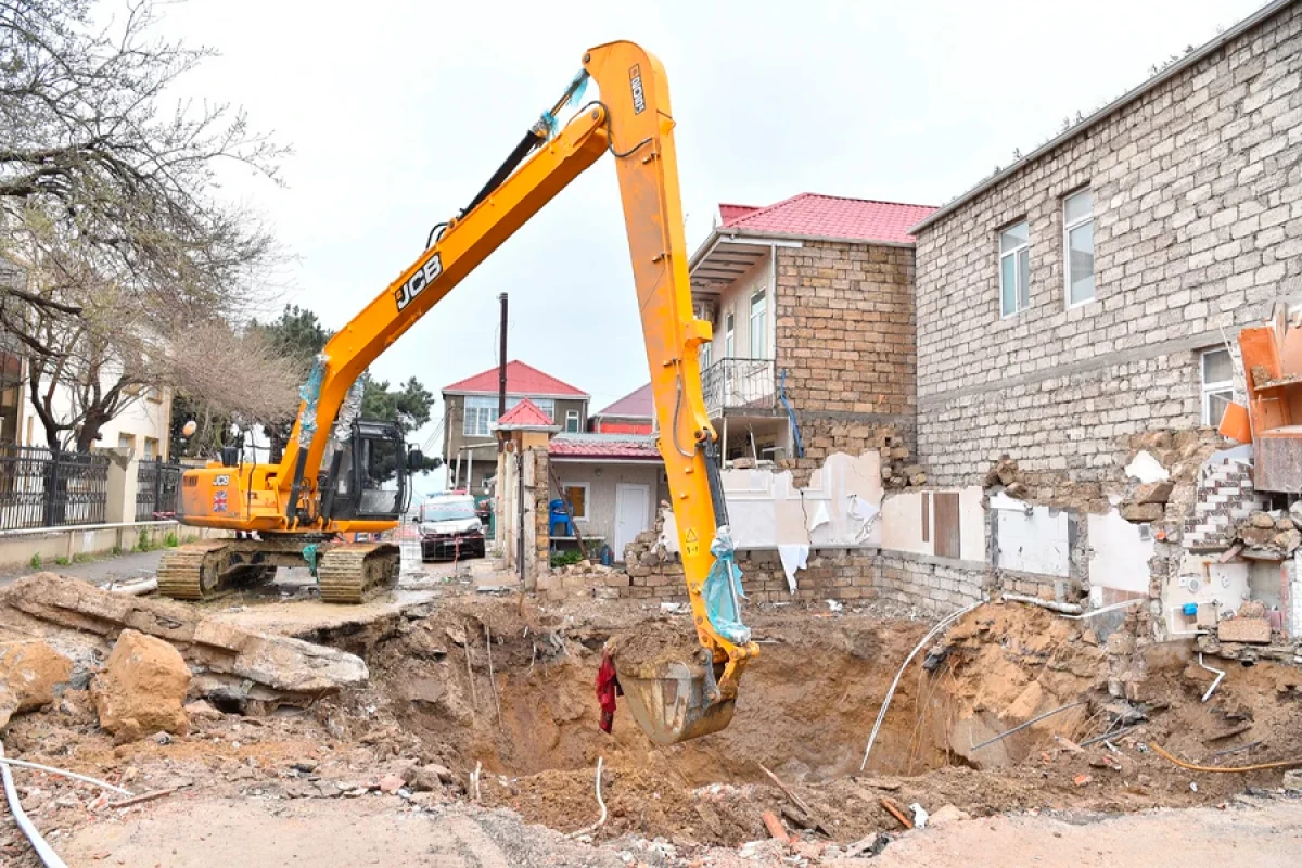 Kollektorun üzərində tikilən ev [[SÖKÜLDÜ]]