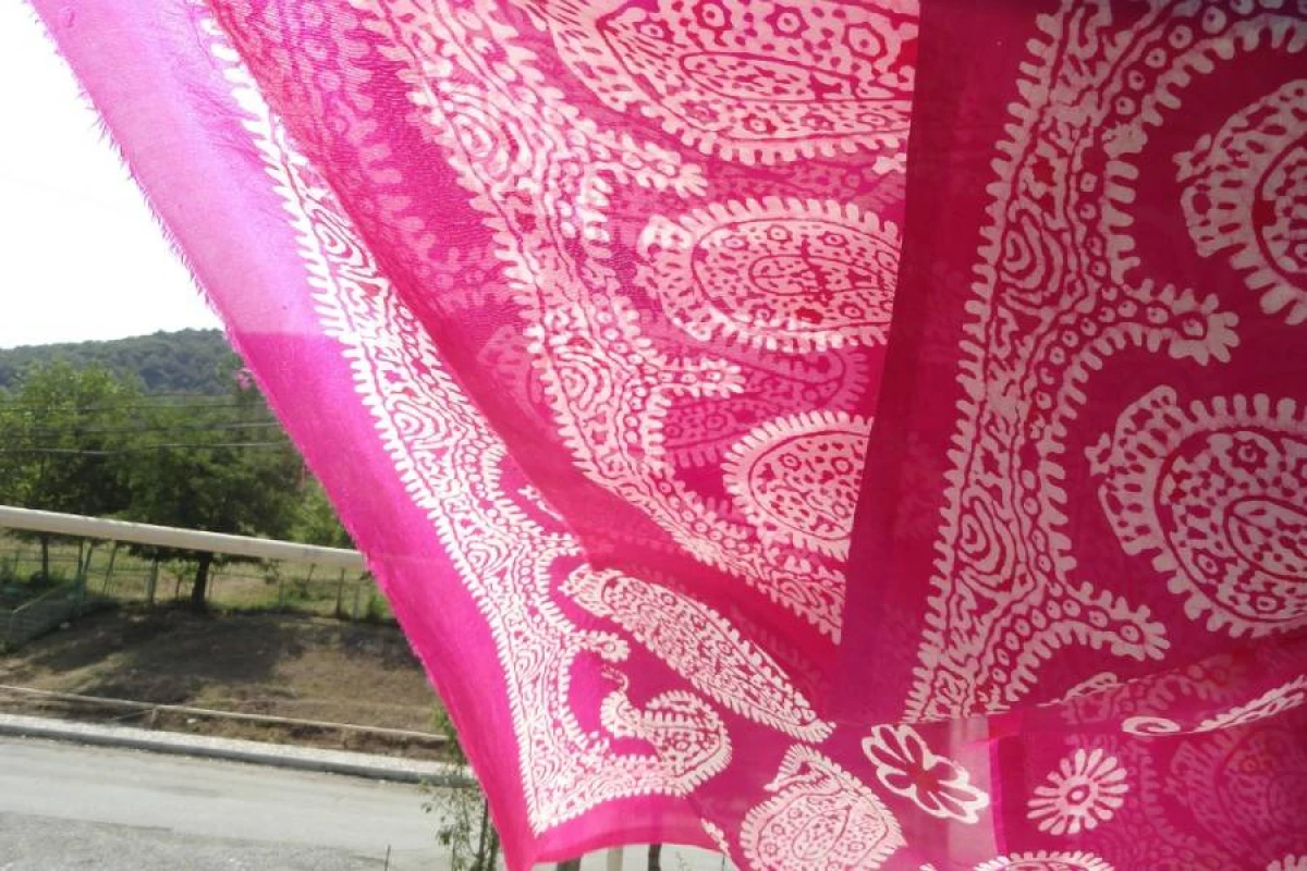 [[Kəlağayı əlvan, qıyqacı...]] - Qadınlarımızın xanımlıq ölçüsünə ictimai münasibət